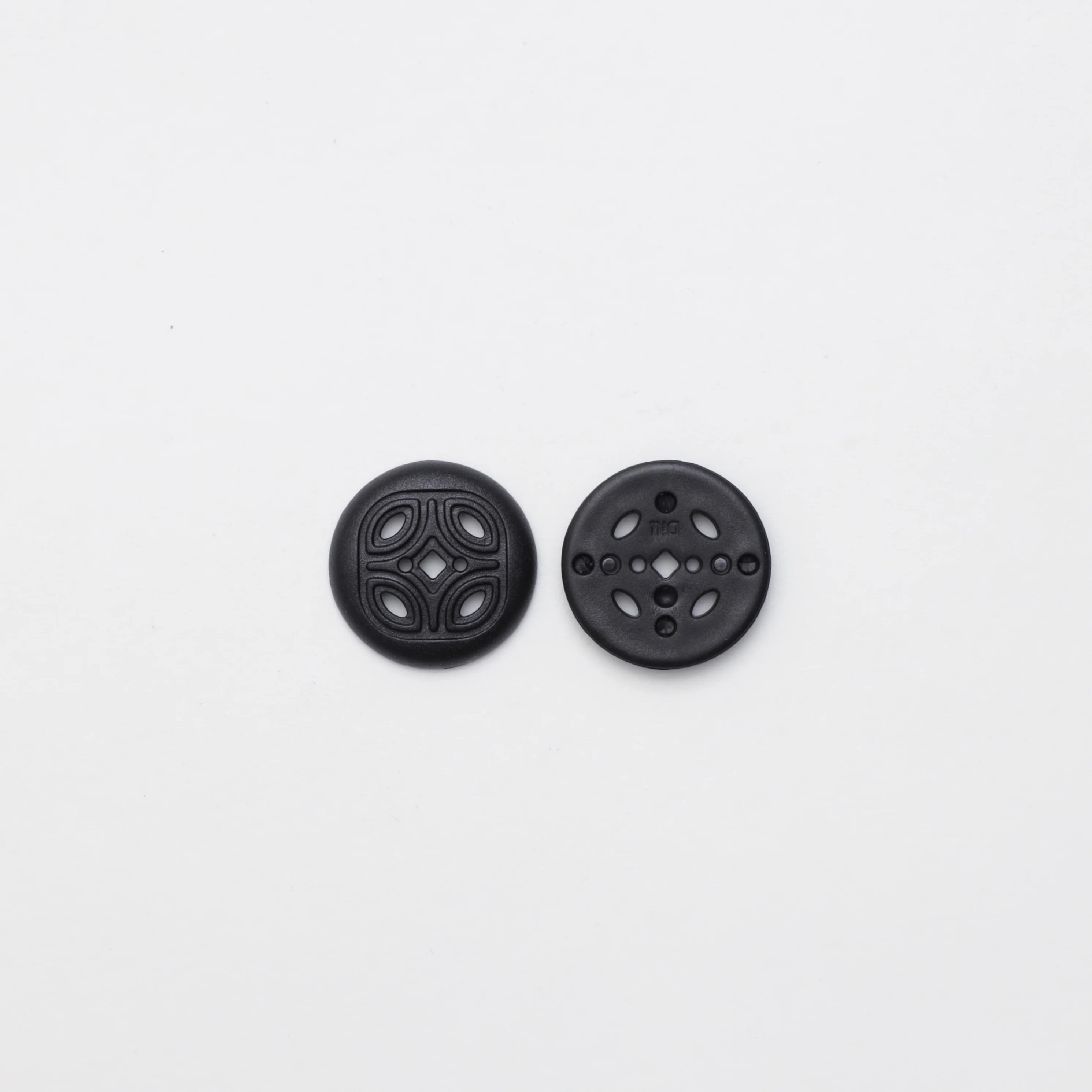 Buttons - 2 Hole - 30mm - Open Ornament - Assorted - Image 4