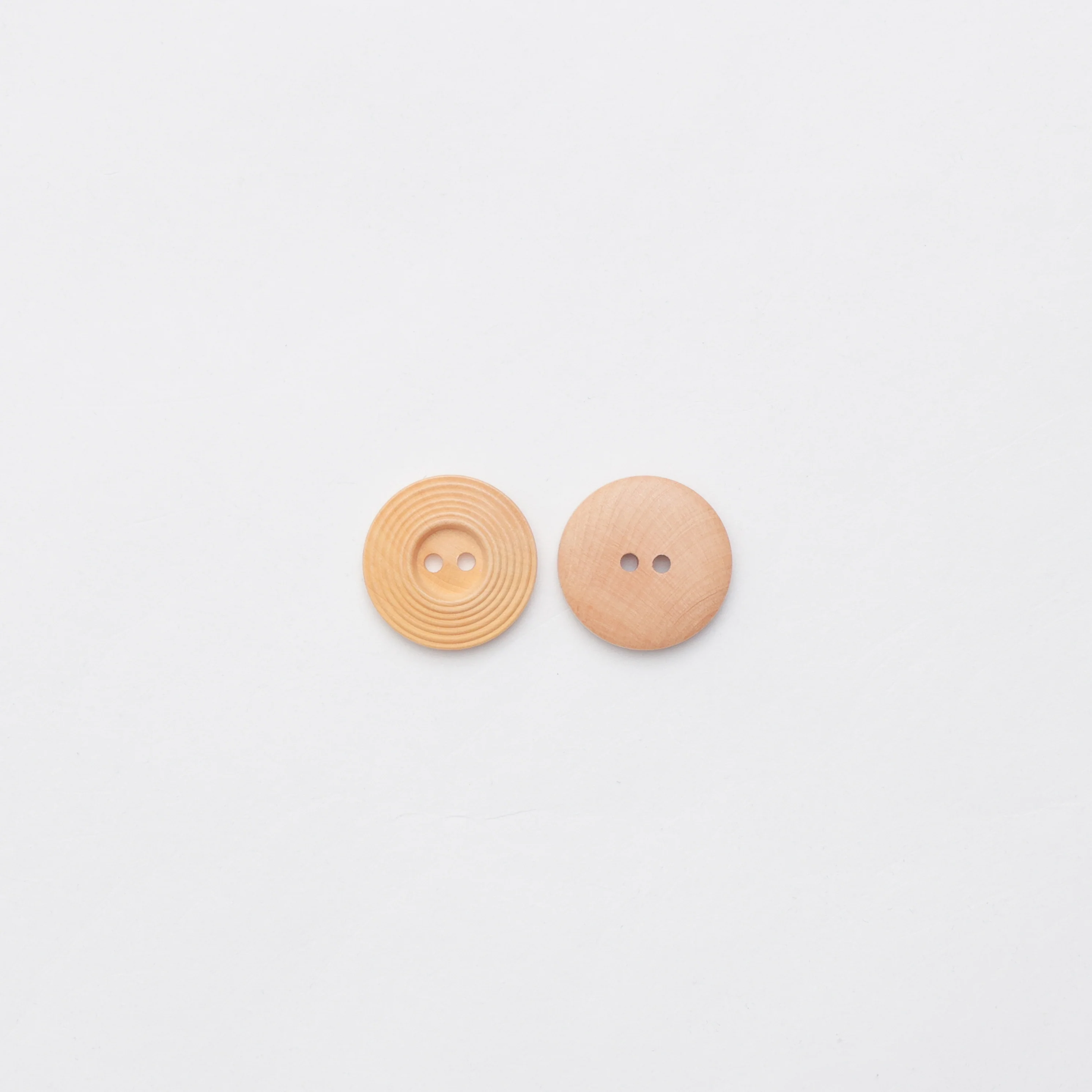 Elan - 2-Hole Button - 28mm - Wooden - Natural - Image 2