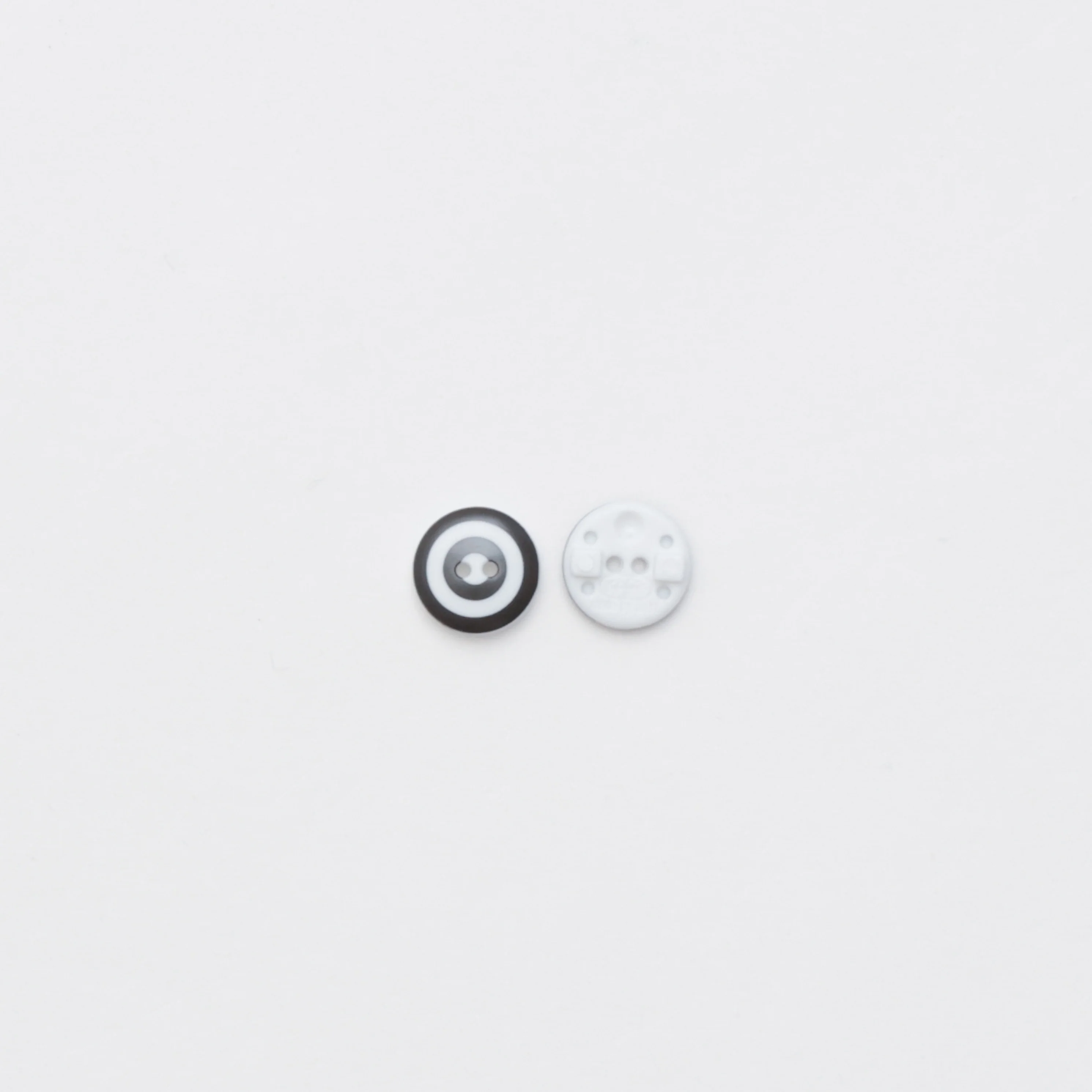 Kaffe Fassett - Buttons - 2 Hole - 15mm - Black & White - Assorted - Image 2